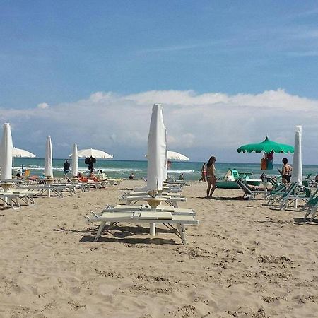 Hotel Pigalle Riccione Exterior foto