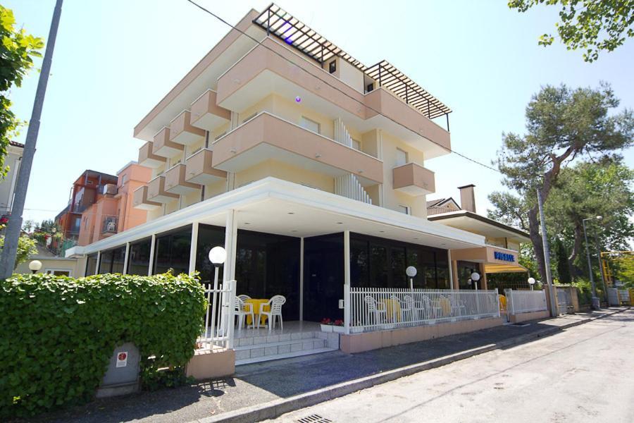Hotel Pigalle Riccione Exterior foto