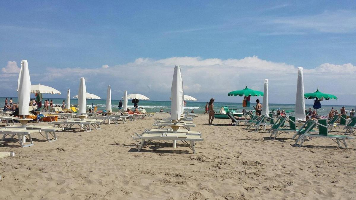 Hotel Pigalle Riccione Exterior foto