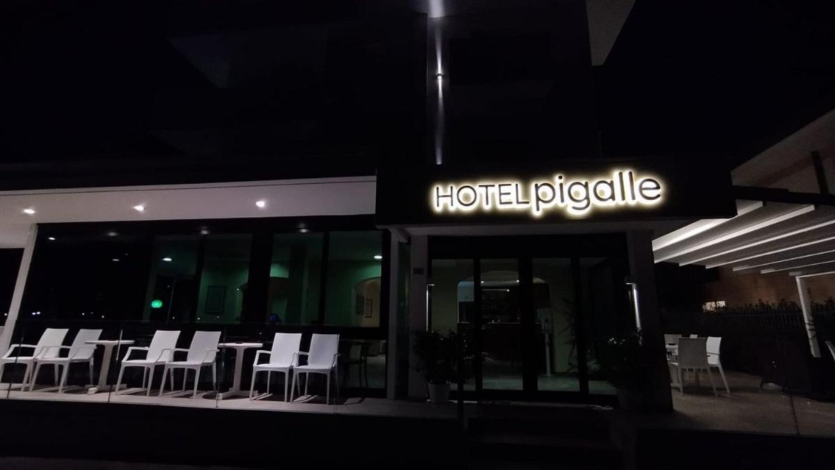 Hotel Pigalle Riccione Exterior foto