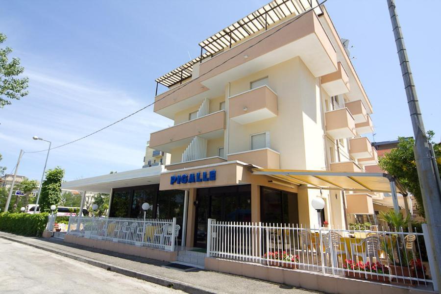 Hotel Pigalle Riccione Exterior foto